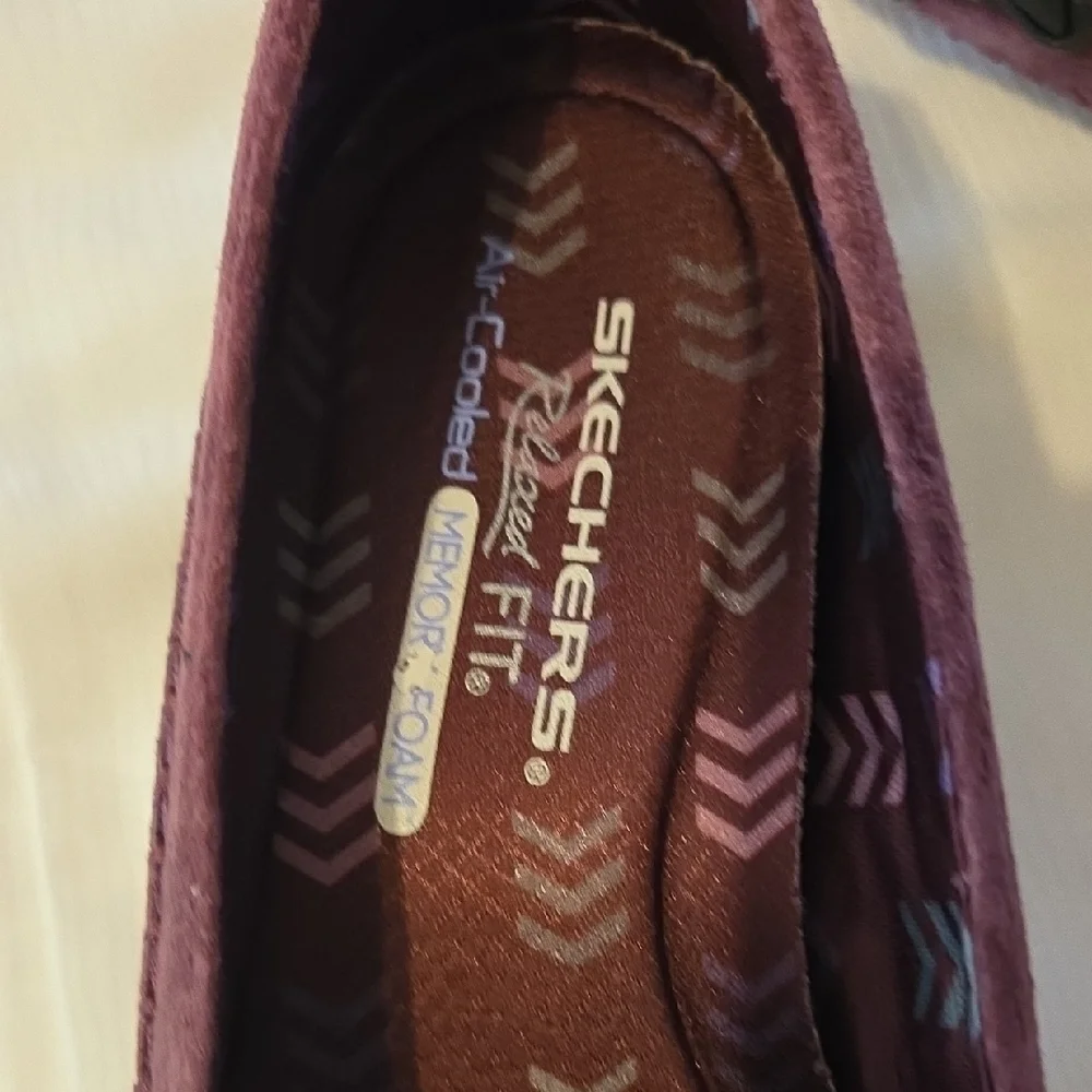 Skechers Women's Deep Burgundy Loafers, Sz 8 W. - Picture 3 of 6